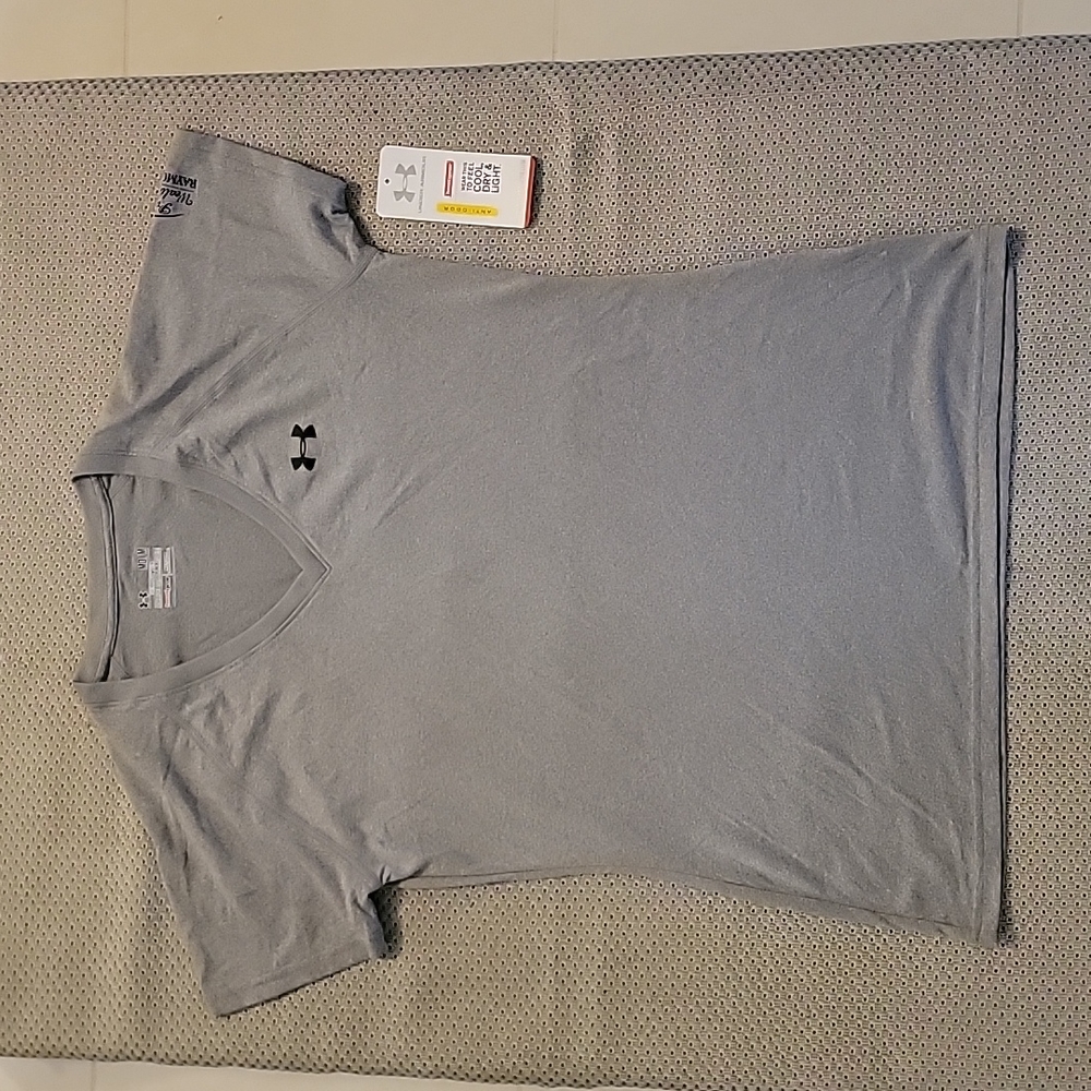 NWT UNDER ARMOUR Semi-Fitted Gray V-Neck Short Skeeve Tee Size:M